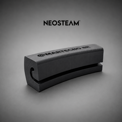 51 - NeoSteam Black curved stamp with ‘MARTECNO BR’ engraved on top, placed on a gray studio surface; NEOSTEAM logo above.